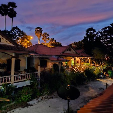 Nai Harn Rose Bungalow At Ya Nui Beachヴィラ エクステリア 写真